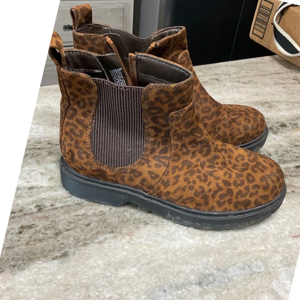 Cat & Jack Chelsea Boots Kids Size 3 Leopard Print‎ Brown Faux Suede Zip Up